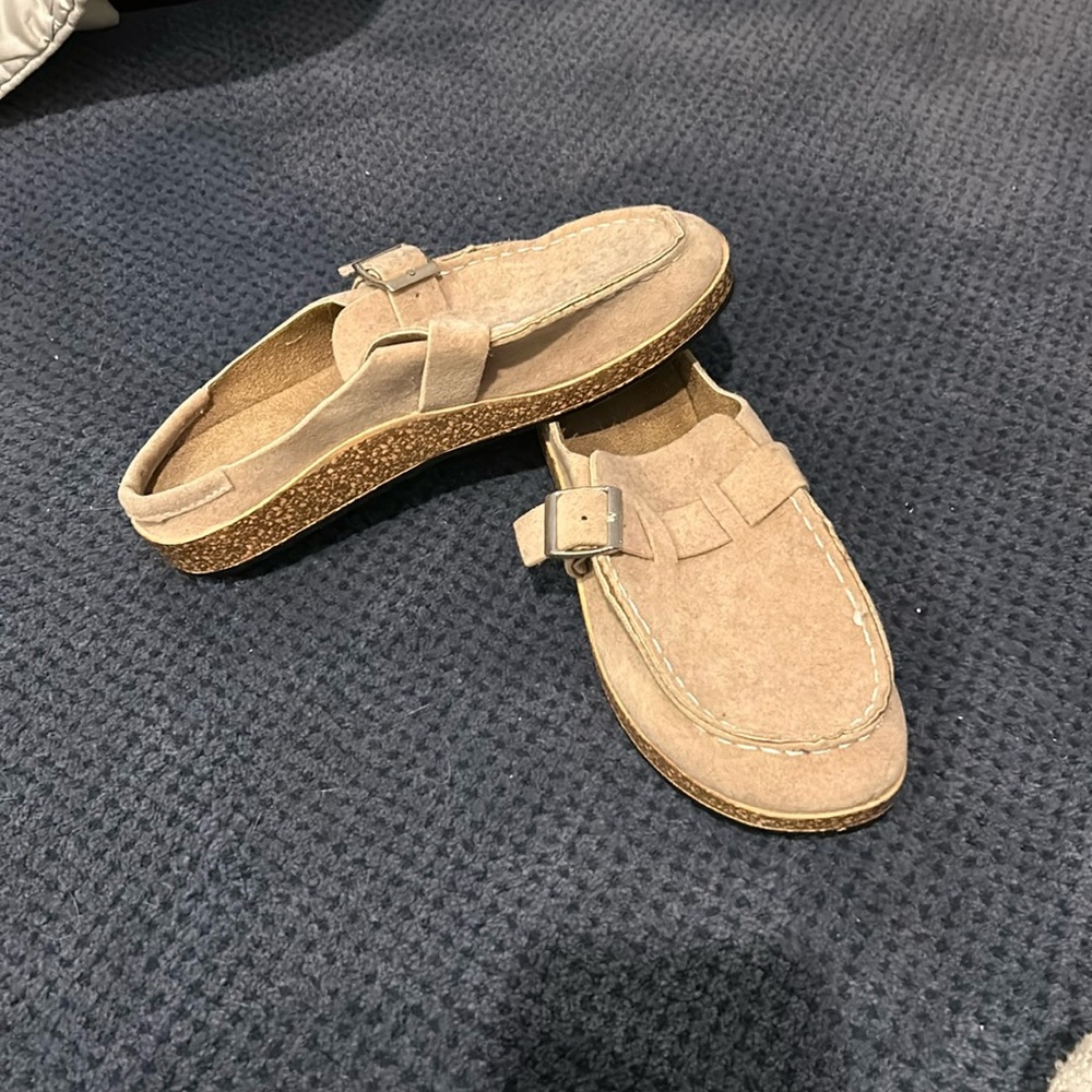 New - size 7 Mule